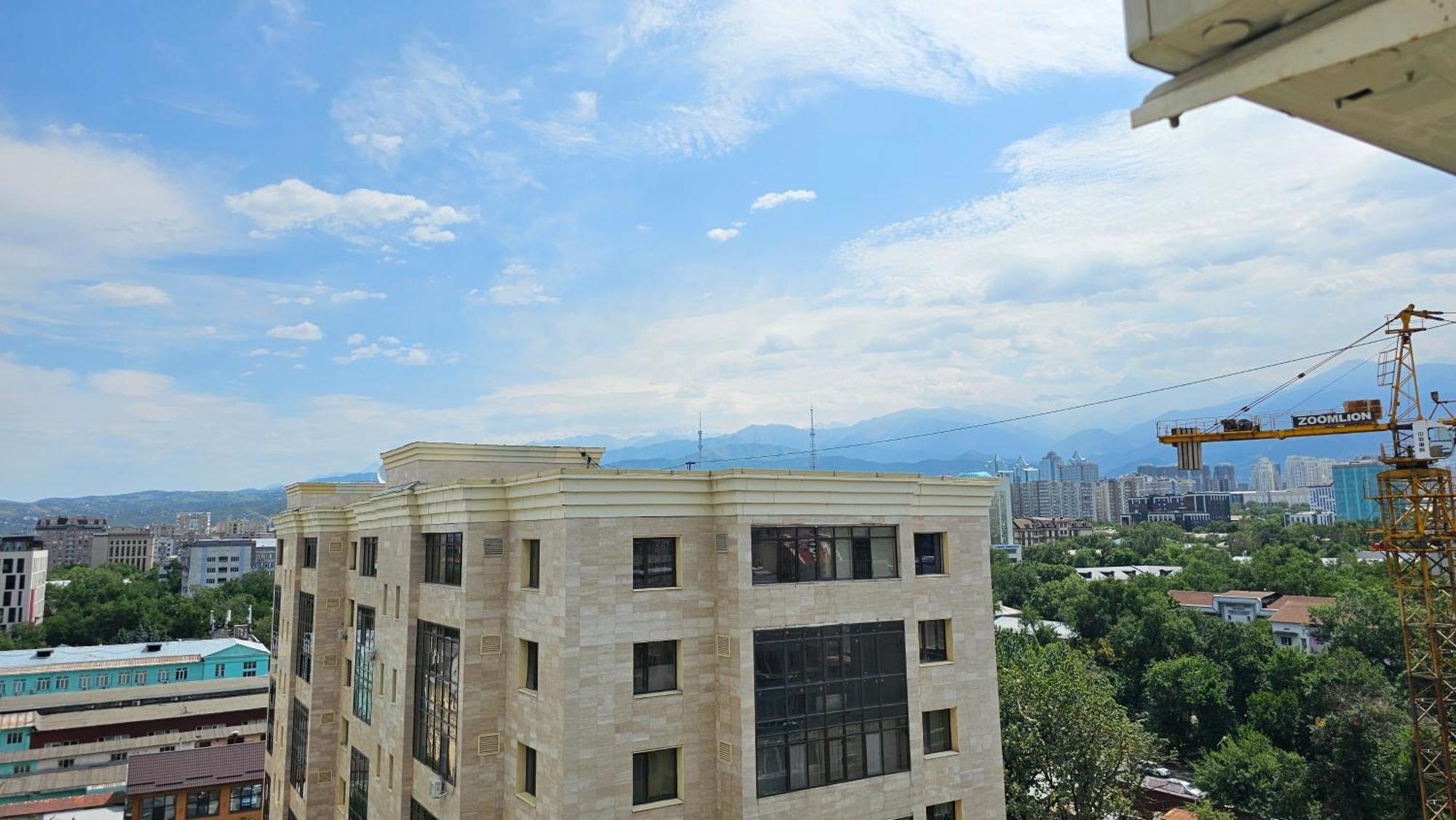 Новый Жк В Самом Центре Города Almaty Exterior photo